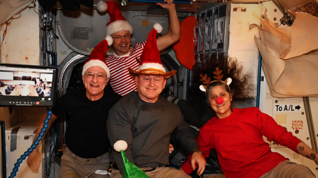 Christmas Photo Of Stranded Astronauts 00000