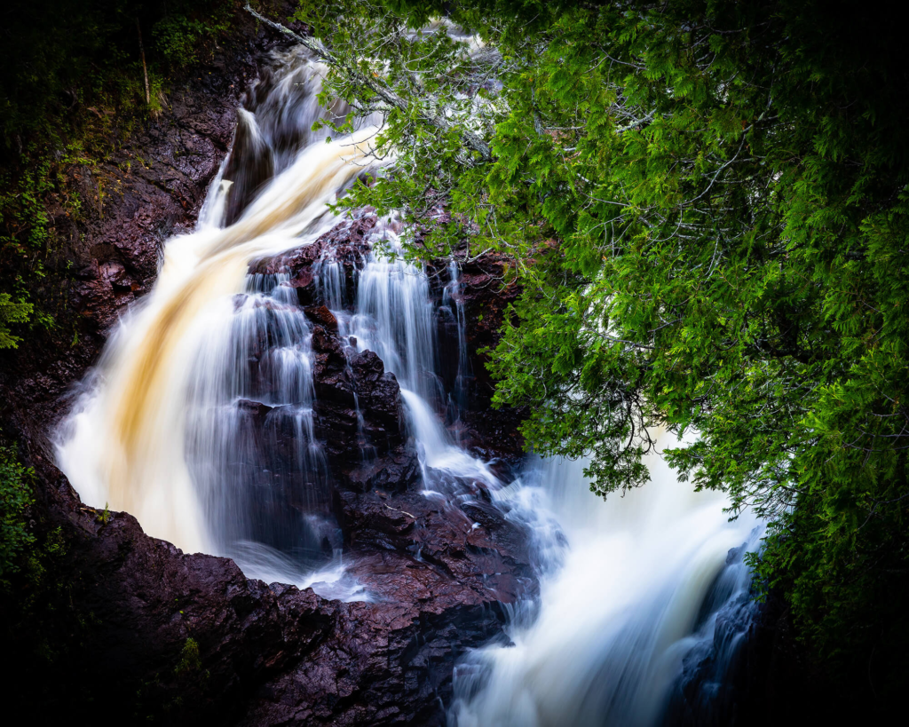 devil kettle waterfall