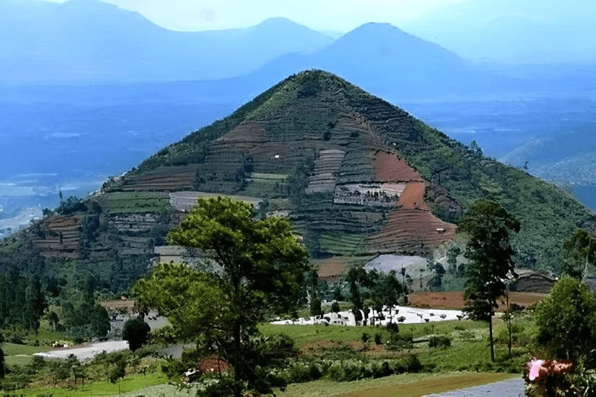 Gunung Padang Controversy